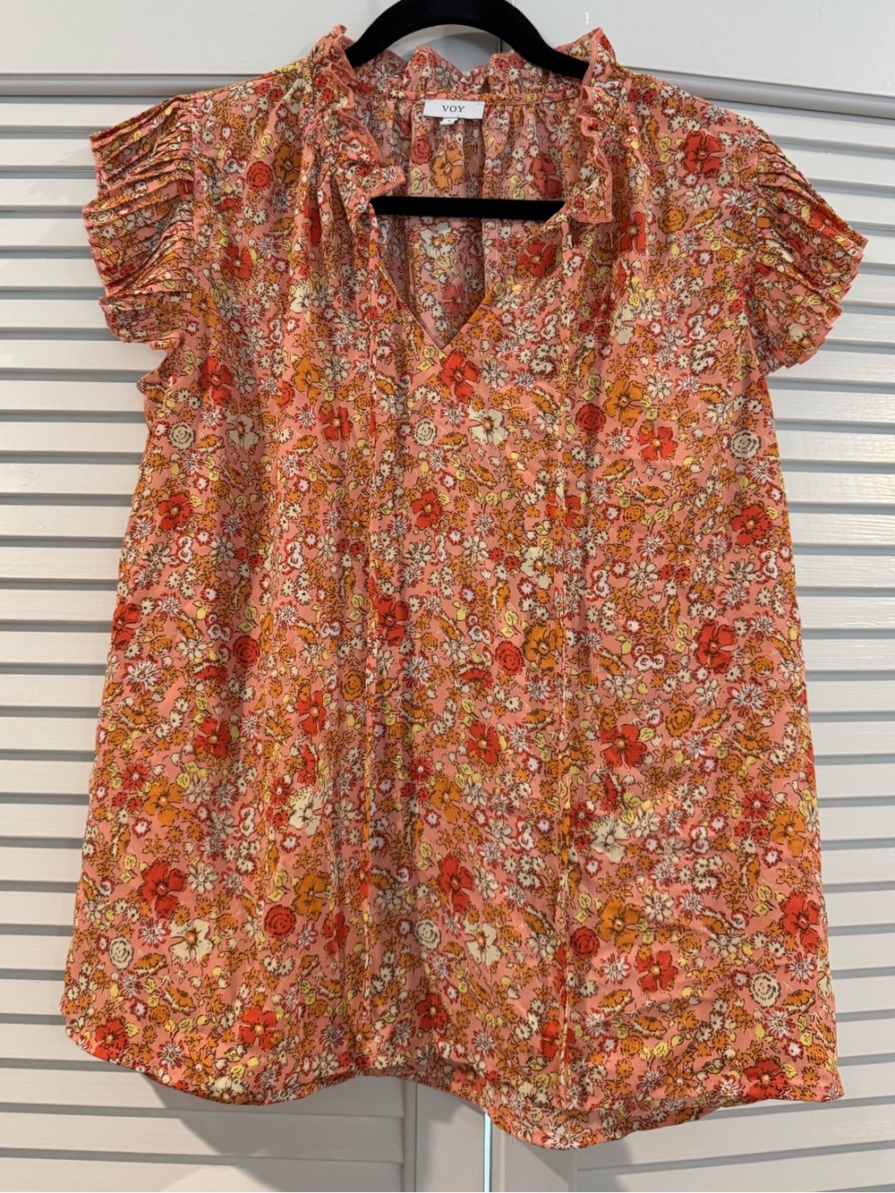 VOY Coral Floral V-Neck Short Sleeve Blouse
